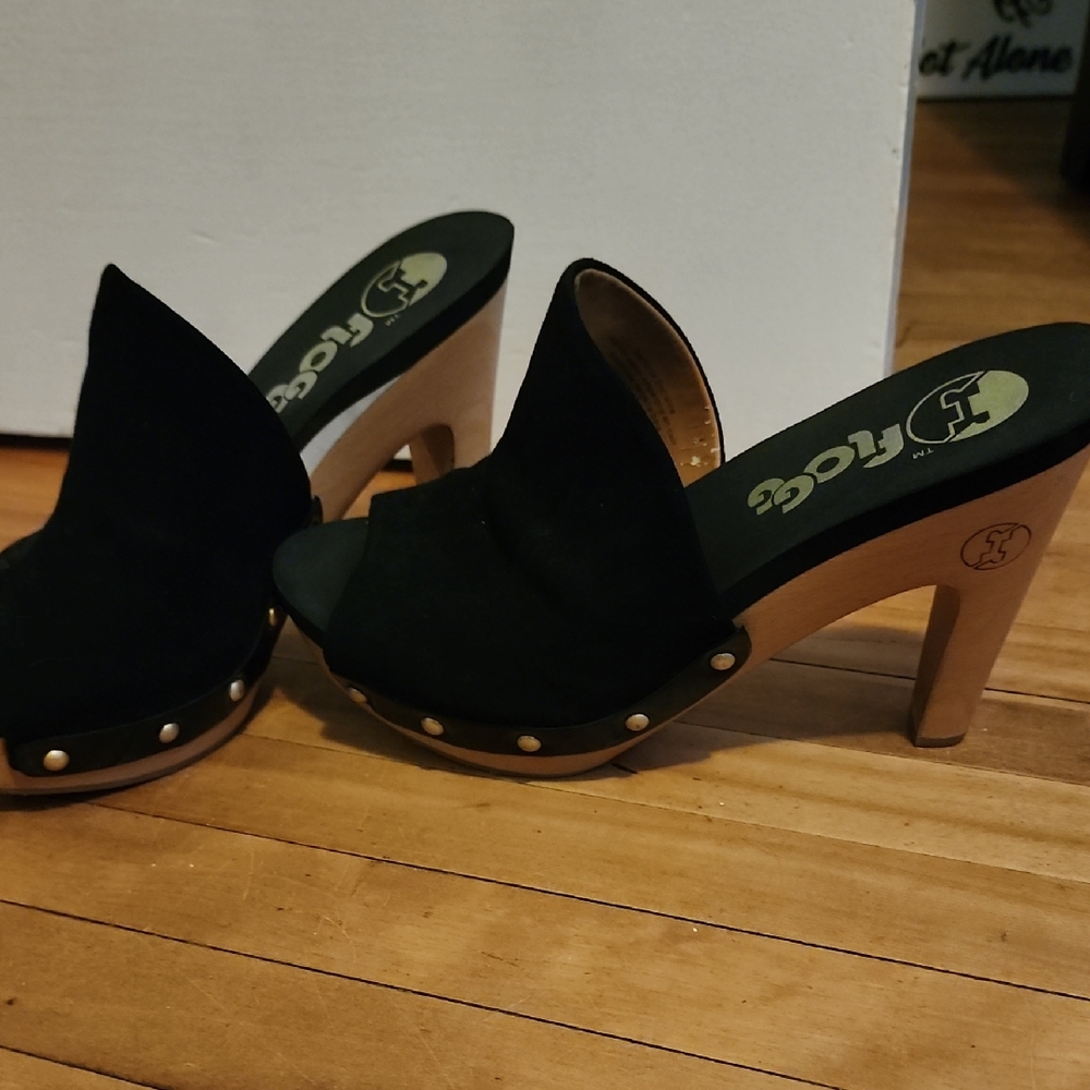 Trendy Black and Tan Heeled Mules by Troentorp
